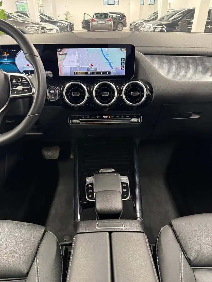 Mercedes-Benz B 220