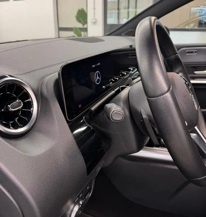 Mercedes-Benz B 220