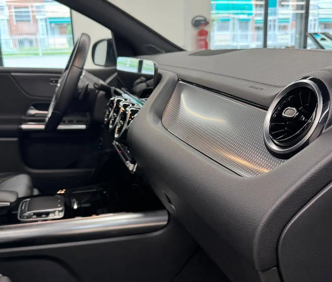 Mercedes-Benz B 220