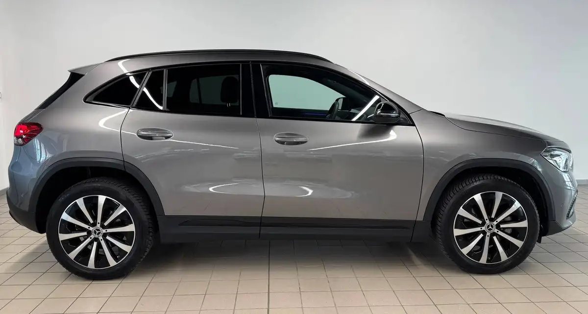Mercedes-Benz GLA 200