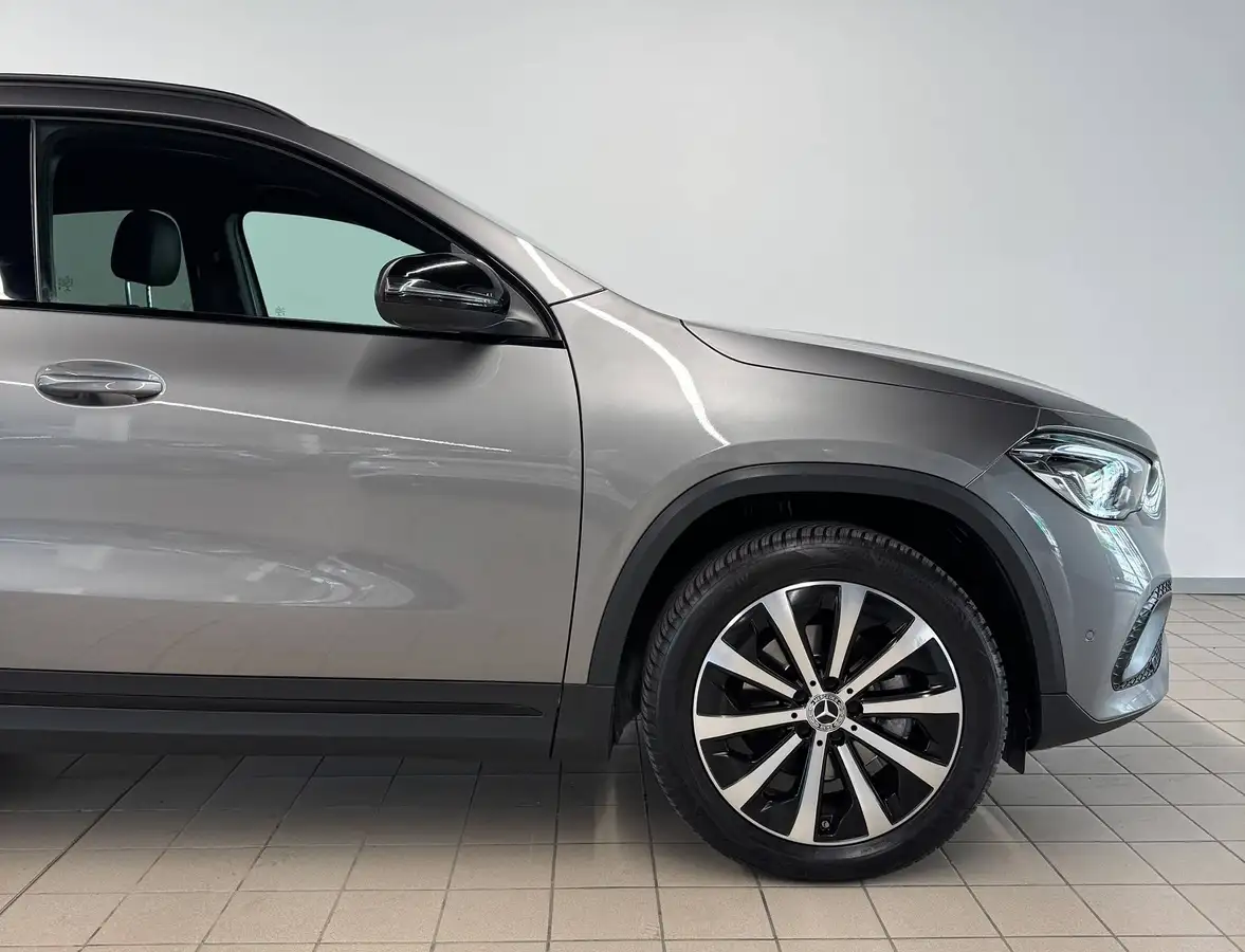 Mercedes-Benz GLA 200